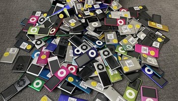 Koleksi iPod, tapi kok diberantakin ya? Dok. Boredpanda