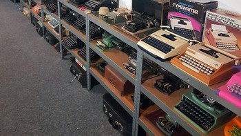 Koleksi mesin ketik. Mesin ketik ini sempat jaya di masanya sebelum ada komputer. Dok. Boredpanda