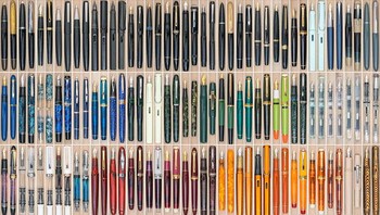 Koleksi pulpen, dari warna hitam sampai yang warna-warni. Dok. Boredpanda