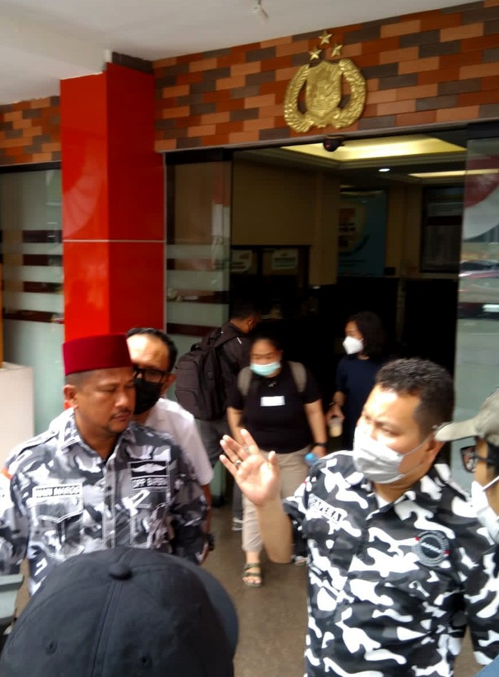 Dorong Pemeriksaan Pemilik Holywings Barisan Pemuda Nusantara (BAPERA) meminta pihak Kepolisian segera memanggil dan memeriksa pemilik (owner) Holywings atas dugaan kasus penistaan agama, promosi minuman keras (miras) atau beralkohol bagi nama Muhammad dan Maria.