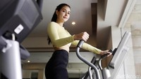 Estelle Linden sendiri mengaku suka berperan yang berkebalikan dari kepribadiannya. (Foto: Rengga Sancaya/detikFoto)