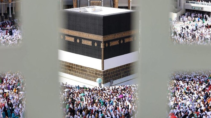Muslim worshippers pray around the Kaaba at the Grand Mosque in Saudi Arabias holy city of Mecca on July 5, 2022. - One million people, including 850,000 from abroad, are allowed to participate in this years hajj -- a key pillar of Islam that all able-bodied Muslims with the means are required to perform at least once -- after two years of drastically curtailed numbers due to the coronavirus pandemic. (Photo by AFP) (Photo by -/AFP via Getty Images)