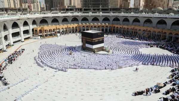 Rangkaian puncak ibadah haji sendiri akan dimulai pada 8 Dzulhijjah atau 7 Juli 2022 hingga 13 Dzulhijjah atau 12 Juli 2022. AFP via Getty Images