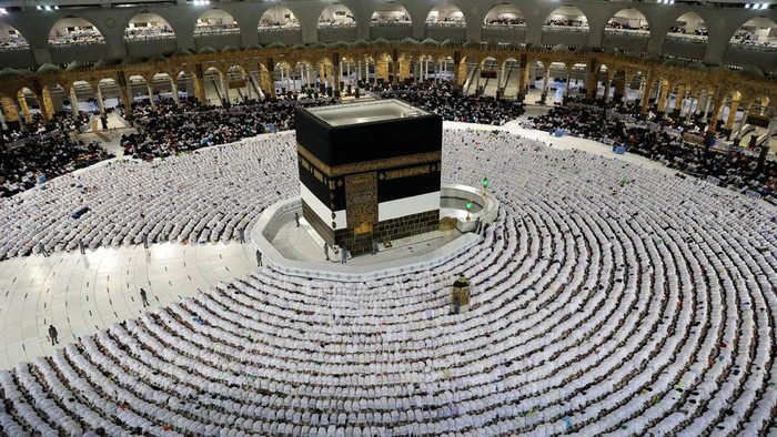 Muslim worshippers pray around the Kaaba at the Grand Mosque in Saudi Arabias holy city of Mecca on July 5, 2022. - One million people, including 850,000 from abroad, are allowed to participate in this years hajj -- a key pillar of Islam that all able-bodied Muslims with the means are required to perform at least once -- after two years of drastically curtailed numbers due to the coronavirus pandemic. (Photo by AFP) (Photo by -/AFP via Getty Images)