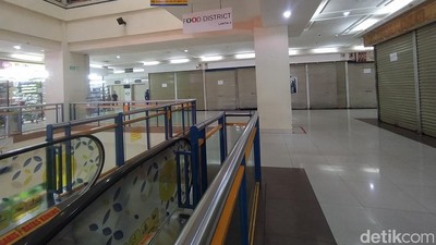 Potret Toko Elektronik di Roxy Nyerah Akibat Pandemi-Tutup Berjamaah
