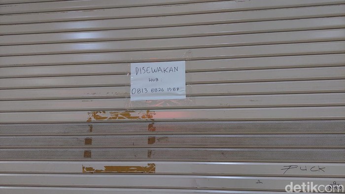 Kios tutup di ITX Roxy