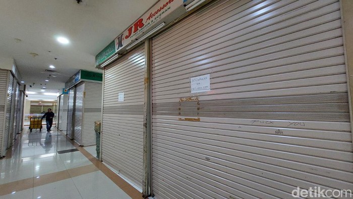 Kios tutup di ITX Roxy Kios tutup di ITX Roxy
