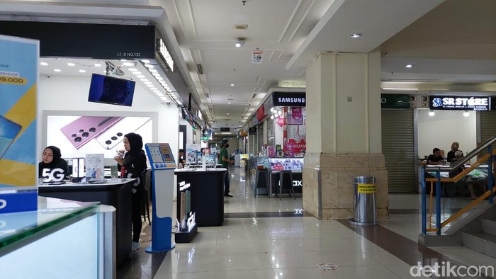 Kios tutup di ITX Roxy