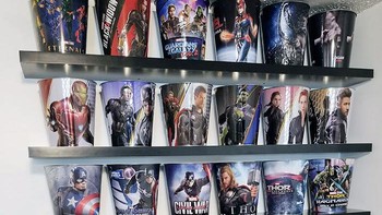 Koleksi kotak pop corn bertema Marvel. Foto: Bored Panda