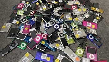 Koleksi pemutar musik iPod. Foto: Bored Panda