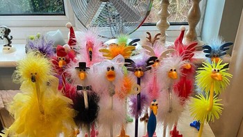 Koleksi pulpen bertema hewan yang dikumpulkan setiap tahun karena ibu selalu memberi hadiah ini setiap Natal. Foto: Bored Panda