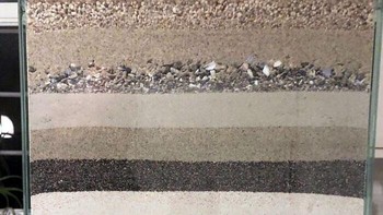 Koleksi pasir pantai yang pernah dikunjungi. Foto: Bored Panda