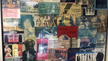 Tiket konser musik yang dikumpulkan. Foto: Bored Panda