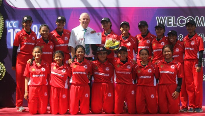 Tim Nasional (Timnas) kriket Putri U-19 Indonesia mencatat sejarah pertama kali lolos ke Kejuaraan Dunia kriket (World Cup) U-19/2023 Afrika Selatan.