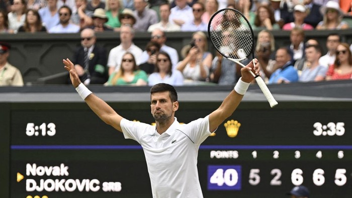 Tennis - Wimbledon - All England Lawn Tennis and Croquet Club, London, Britain - July 5, 2022   Serbia's Novak Djokovic celebrates winning his quarter final match against Italy's Jannik Sinner REUTERS/Toby Melville