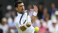 Bagi Djokovic, ini adalah yang ke-12 kalinya ia berhasil lolos ke semifinal Wimbledon. Ia juga punya koleksi enam gelar Wimbledon sepanjang kariernya. REUTERS/Toby Melville