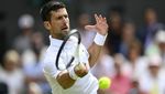 Novak Djokovic Jatuh Bangun Demi Semifinal Wimbledon