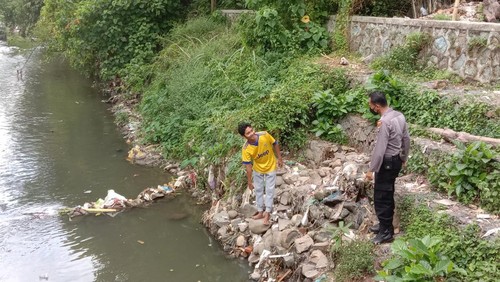 Lokasi penemuan mayat bayi perempuan di Sungai Ancar, Lingkungan Karang Kemong, Kelurahan Cakranegara Barat, Kecamatan Cakranegara, Kota Mataram, NTB, Rabu (6/7/2022).