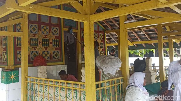 Prosesi ganti luwur di Kompleks Makam Sunan Kalijaga, Kadilangu, Demak.