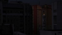 Warga sengaja mematikan lampu untuk mempersulit Rusia menargetkan bangunan.