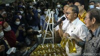 Zulhas menyampaikan kepada masyarakat bahwa di momen pembukaan ini, Minyakita akan dijual dengan harga Rp 13.000. Sementara untuk Rp 1.000-nya disubsidi dari asosiasi.