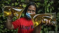 Minyak-minyak tersebut dijual untuk masyarakat yang berada di sekitar kantor Kemendag.