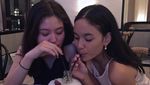 10 Pose Manis Arawinda Saat Santai di Kafe hingga Cicip Donat