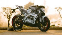 Bicara soal desain motor listrik ini, boleh diadu detikers. Ultraviolette F77 menawarkan desain sporty dengan tampilan layaknya motor konvensional, dengan menggabungkan rangka baja ringan yang menopang motor dan baterai listrik. Foto: Pool (visordown)