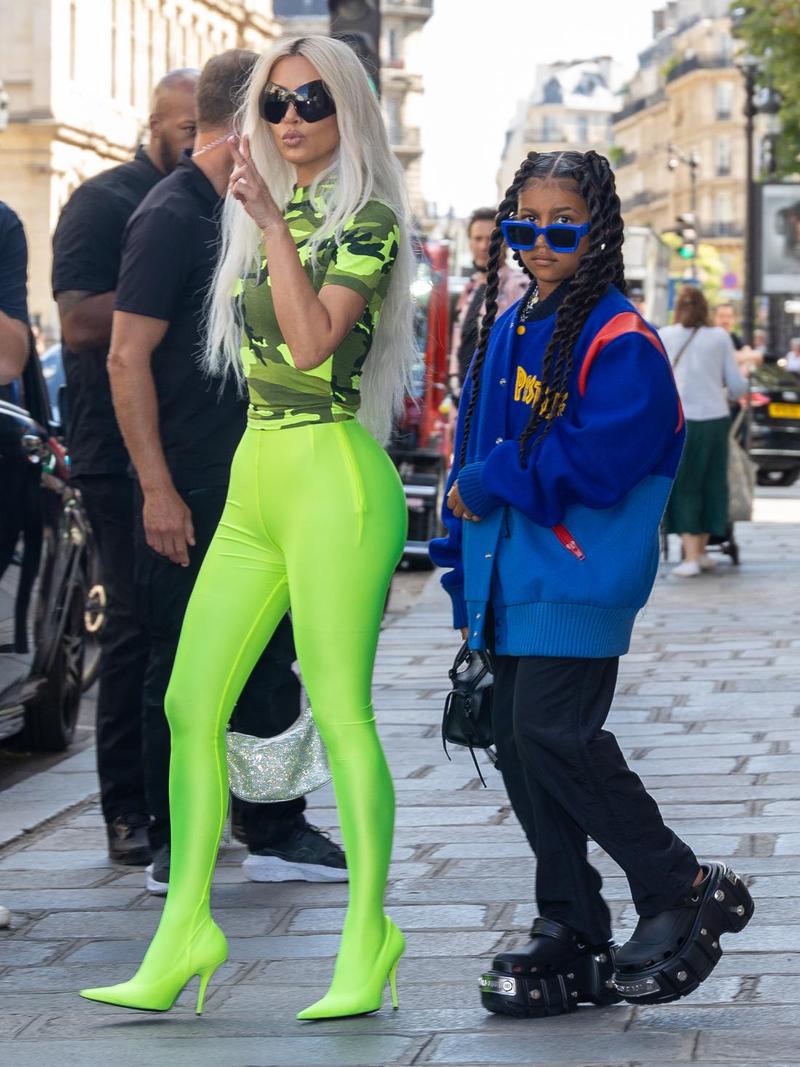 Hermes Tolak Jual Tas Kelly Langka untuk North West, Putri Kim Kardashian