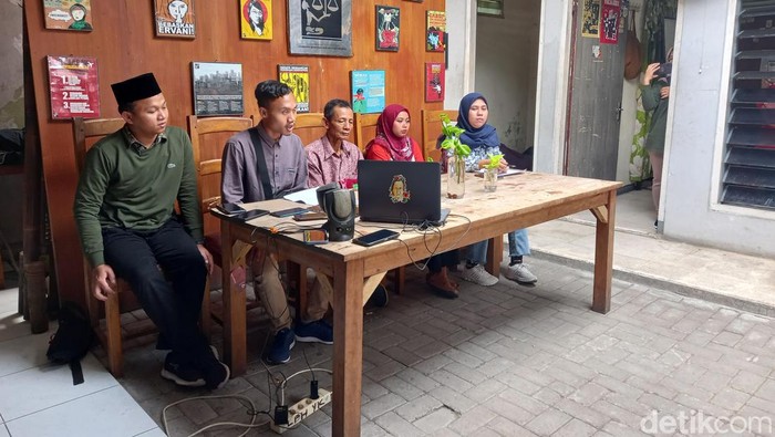 Organisasi warga Desa Wadas Gempadewa saat pers rilis di Kantor LBH Jogja, Rabu (6/7/2022).