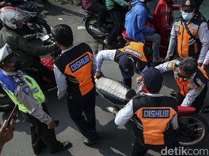 Dishub Tindak Parkir Liar di Sekitar GI: 15 Menit Sembarangan, Angkut