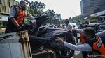 Parkir Liar, Belasan Motor di Jalan Wahid Hasyim Jakarta Kena Razia