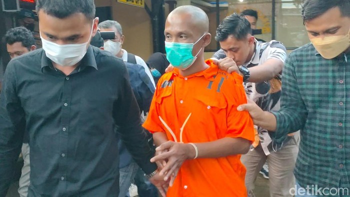 DP alias M tersangka pembunuh ibu kandungnya .