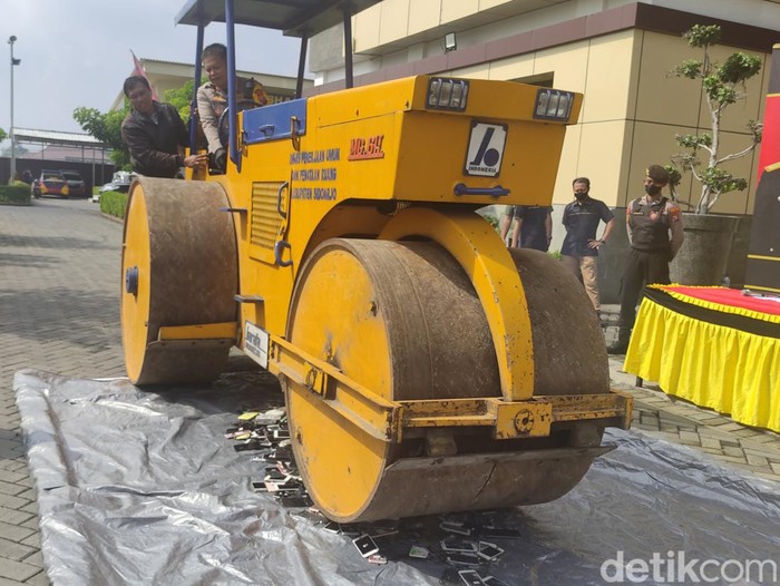 Pemusnahan HP ilegal di Sidoarjo