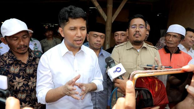 Plt Gubernur Jatim Emil Elestianto Dardak dan Wakil Ketua DPRD Jatim Anwar Sadad