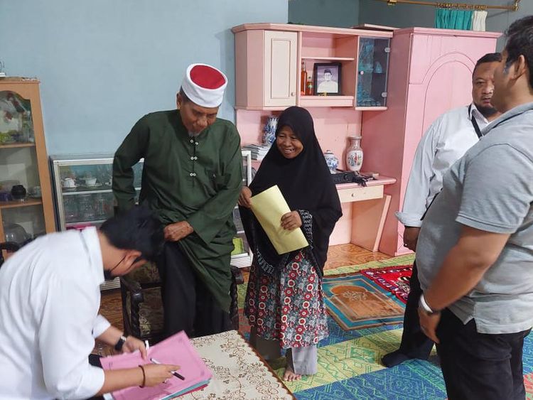 Dijemput Polisi, Pria Penghina Presiden Cengar-cengir