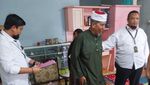 Dijemput Polisi, Pria Penghina Presiden Cengar-cengir