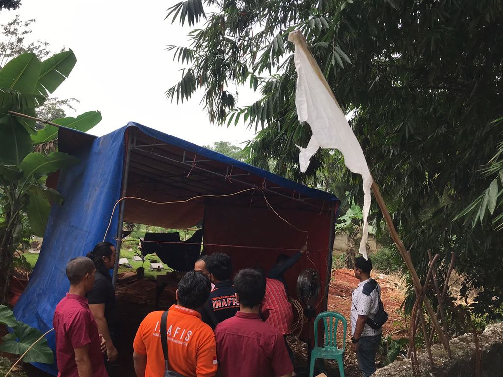 Proses autopsi jenazah wanita yang dibunuh pacar di Depok