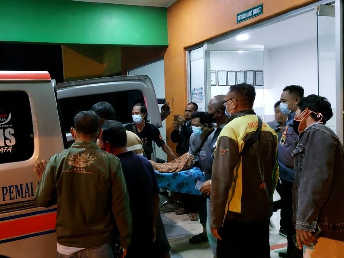 Proses evakuasi korban tersambar petir di Pemalang, Rabu (6/7/2022).