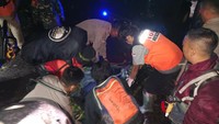 Proses evakuasi Yurbianto Basri (46) yang hilang di Gunung Arjuno/Foto: Dok. Polsek Singosari Malang