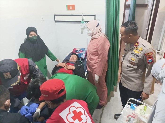 Proses evakuasi pelari maraton Malang