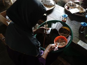 Sampoerna Buka Suara Soal Tarif Baru Rokok Kelembak Kemenyan