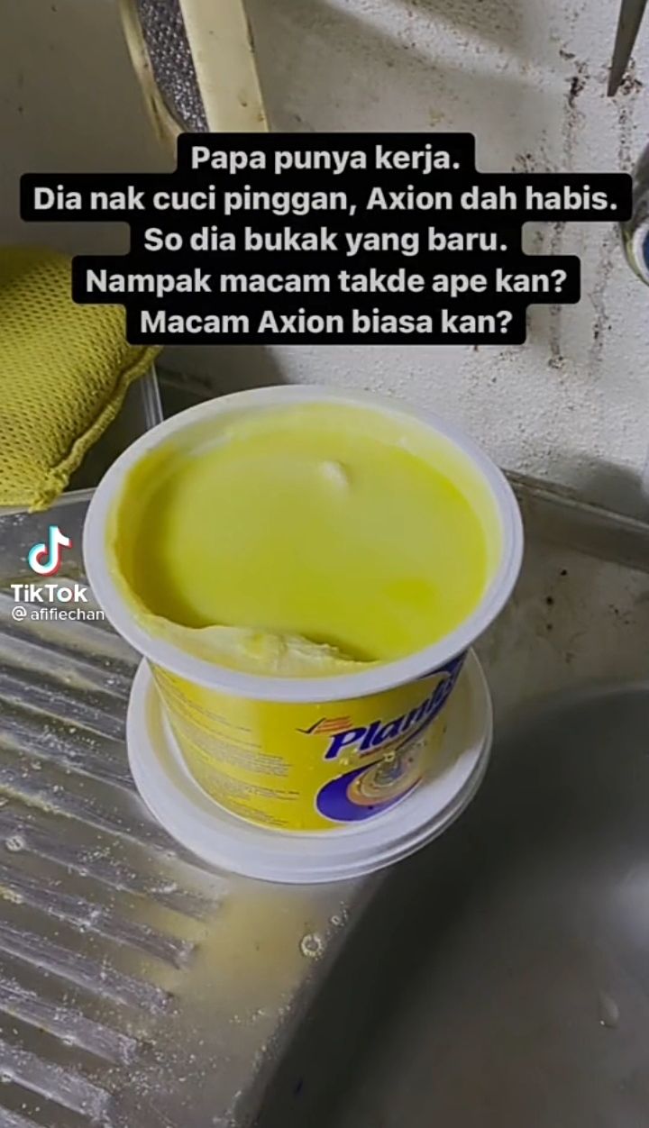 Dikira Sabun, Pria Ini Salah Gunakan Margarin Untuk Cuci Piring