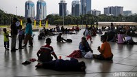 Saat ini kawasan Monas menjadi ramai karena bertepatan dengan libur sekolah.