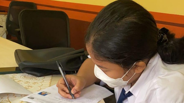 Siswa saat melakukan pendaftaran mandiri di SMA Bali Mandara, pada Rabu (6/7/2022).