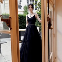 Dilansir dari Sports Chosun, kalung yang dikenakan Song Hye Kyo bernilai fantastis mencapai 100 juta dollar atau sekitar Rp 1,4 triliun. Foto: dok. Instagram @kyo1122