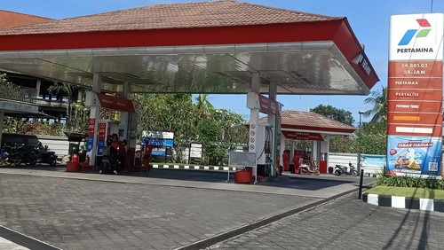 Suasana di SPBU 54.801.03 yang berlokasi di Jalan WR. Supratman Denpasar, Bali, Rabu (6/7/2022).