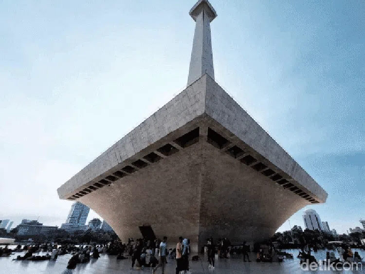 Pilu Kilau Tugu Monas Pudar, Ternoda Bercak Hitam dan Kusam