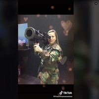 Sebelumnya sudah sering ikut misi kemanusiaan, termasuk untuk menghadapi ISIS di Iraq. Sayangnya, Thalita dilaporkan tewas setelah sebuah serangan rudal menghantam bunkernya.Foto: TikTok Thalita do Valle