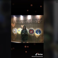 Sayangnya Thalita do Valle meninggal di usia 39 tahun minggu lalu setelah bunkernya di Kharkiv diserang rudal. Dilaporkan Dailymail, ketika itu ia adalah satu-satunya yang tinggal di sana. Kawasan itu sendiri dikatakan sering menjadi target pasukan Rusia selama perang.Foto: TikTok Thalita do Valle